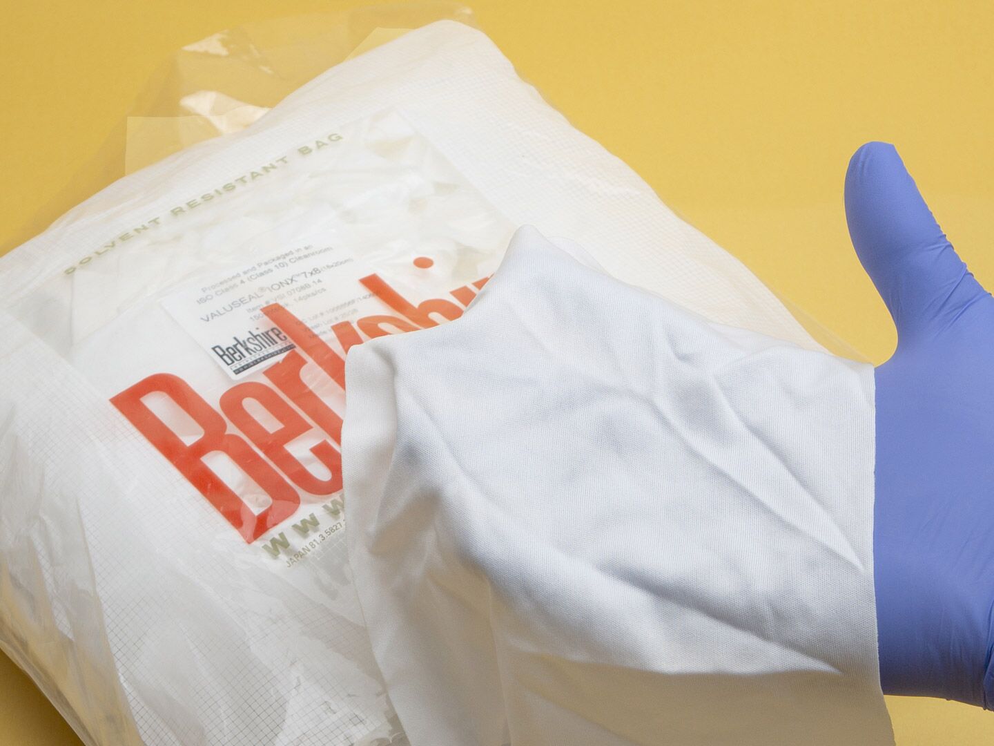 ValuSeal IonX 7x8 Cleanroom Wipes Application